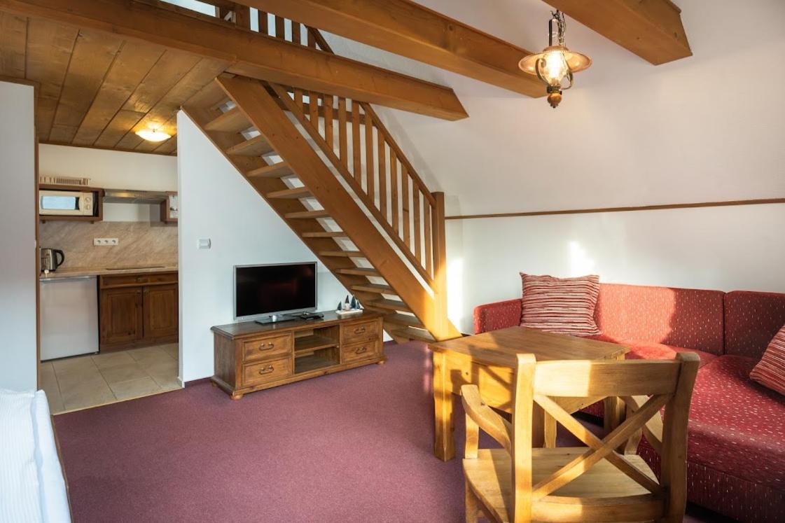 Apartmanovy Dom Vila Maros Pavcina Lehota  Bagian luar foto